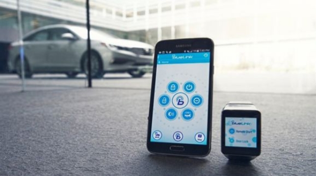 Hyundai la CES 2015: pornirea masinii cu un ceas Android Wear 1 Hyundai Blue Link
