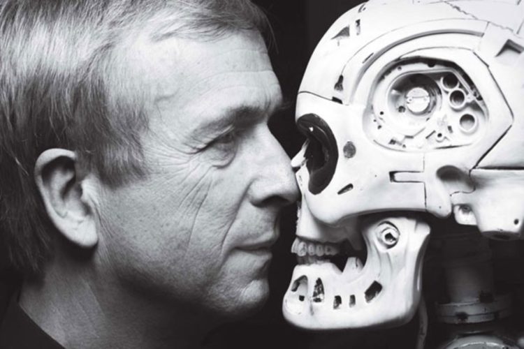 Kevin Warwick - primul om de știință devenit cyborg