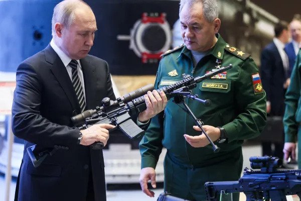 Serghei Șoigu împreună cu Vladimir Putin