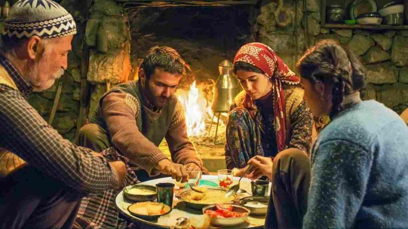 A Tale of Three Sisters (2019) este un film turcesc captivant care spune povestea a trei surori care sunt crescute în centre de plasament