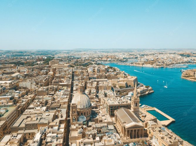 7 destinații de city break cu zboruri ieftine în această vară 1 Ce este orașul Valetta din Malta?