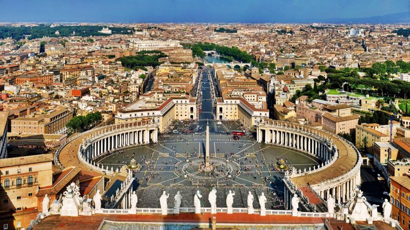 Vaticanul, orașul sfânt din Italia