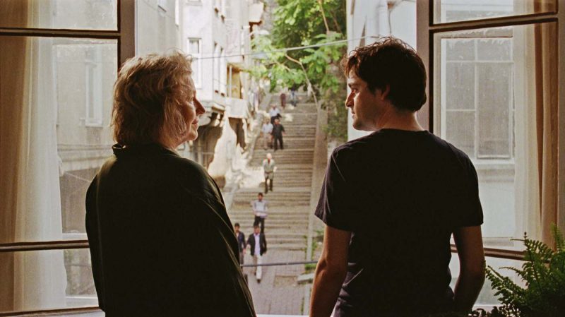 Filme turcești. Cele mai bune filme turcești pe care trebuie să le vezi 10 The Edge of Heaven (2007), un bărbat care călătorește din Germania la Istanbul pentru a o găsi pe fiica fostei iubite a tatălui său