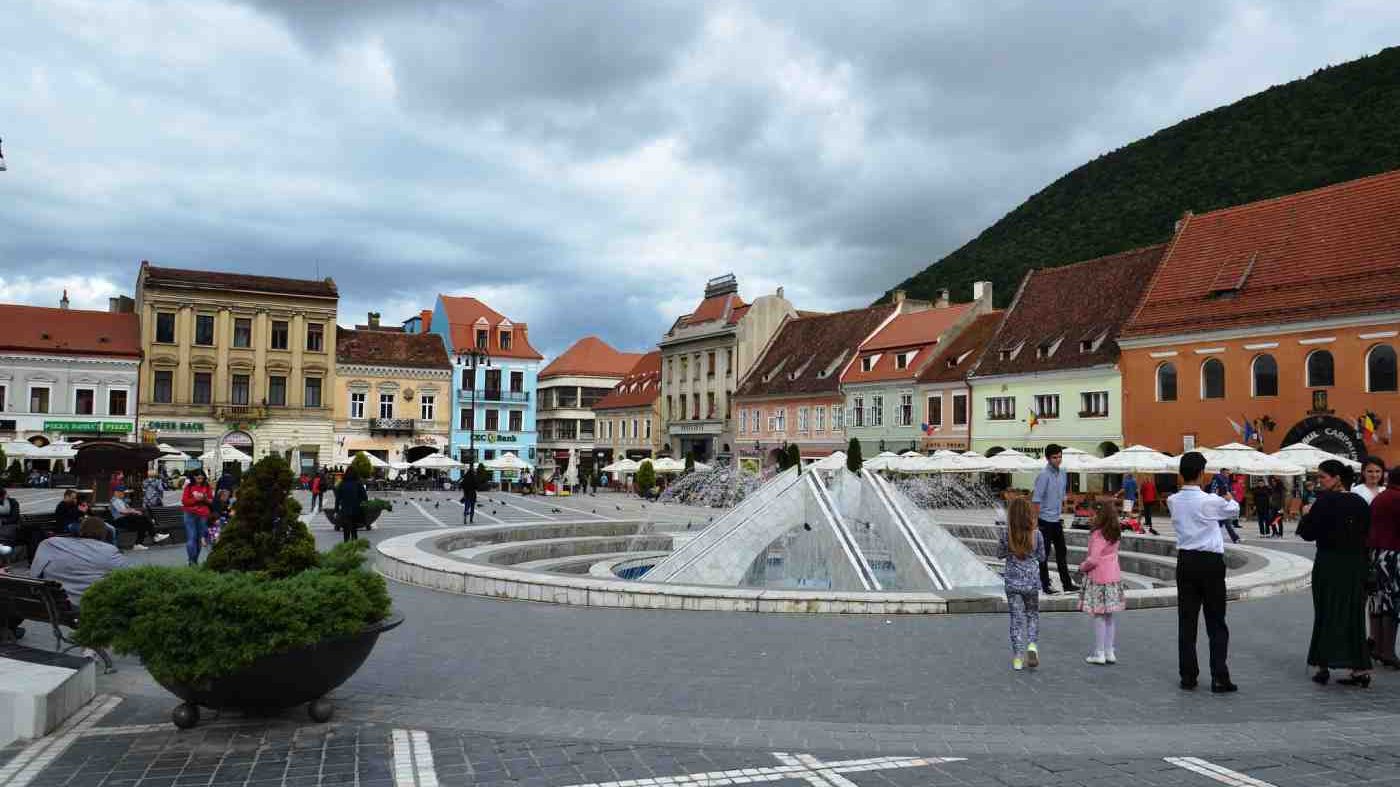 Fântână arteziană din centrul orașului Brașov