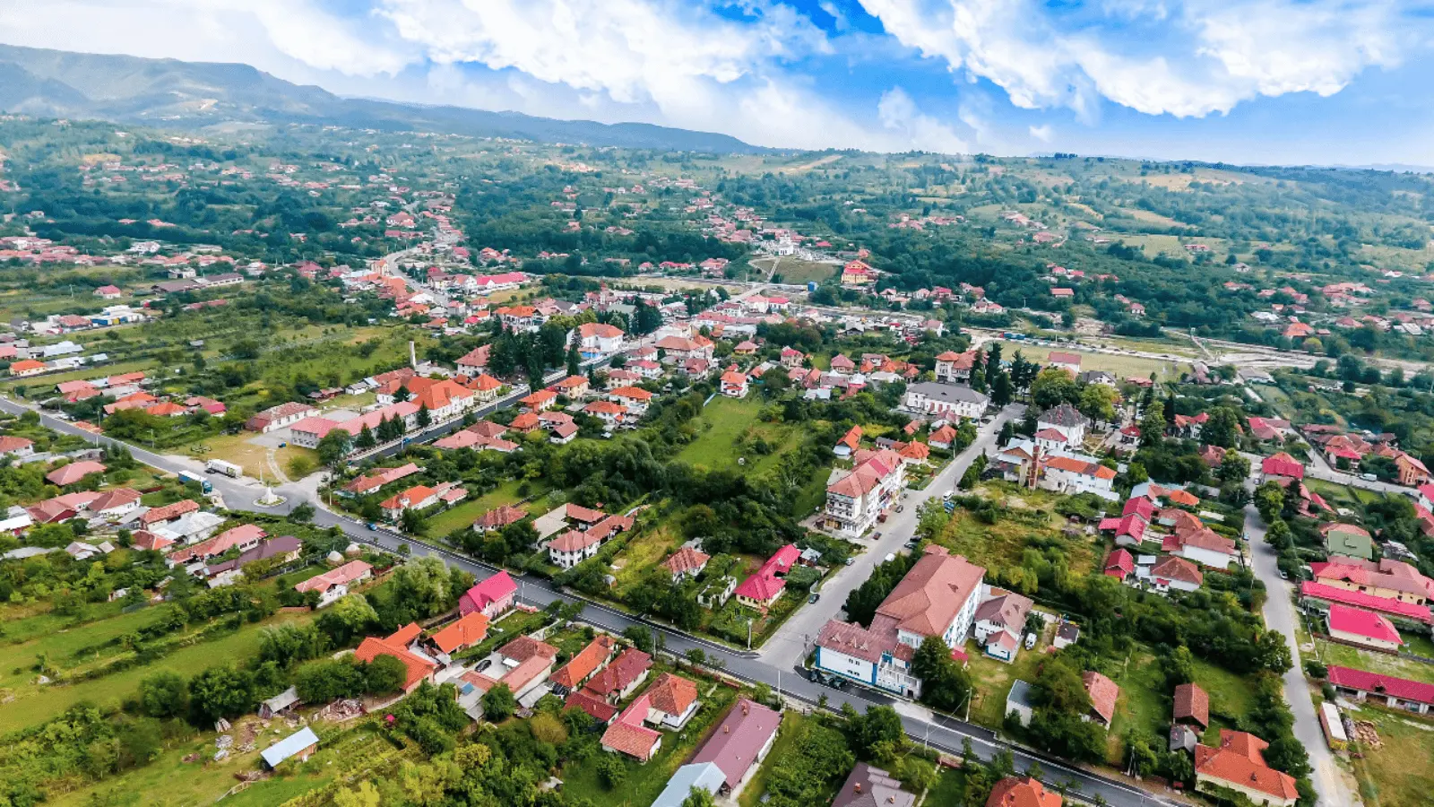 Majoritatea locuitorilor din Novaci sunt oieri care mentin traditia stramoseasca a locului