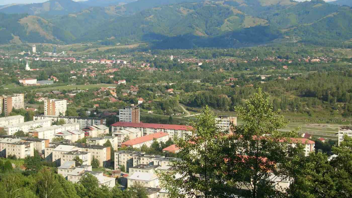 Poză de la înălțime a orașului Petrila