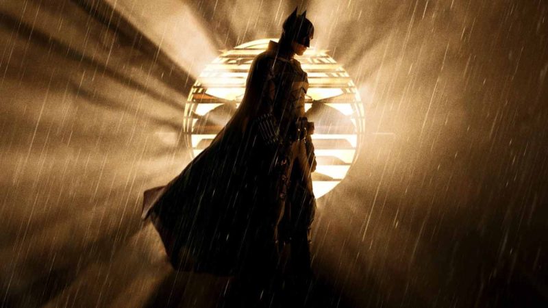 Scenă cinematică cu Batman în ploaie