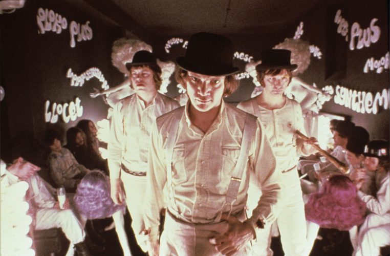 Top 25 filme inspirate din cărți. Listă cu filme după cărți pe care merită să le vizionezi 19 Filmul Portocala mecanică (1971)