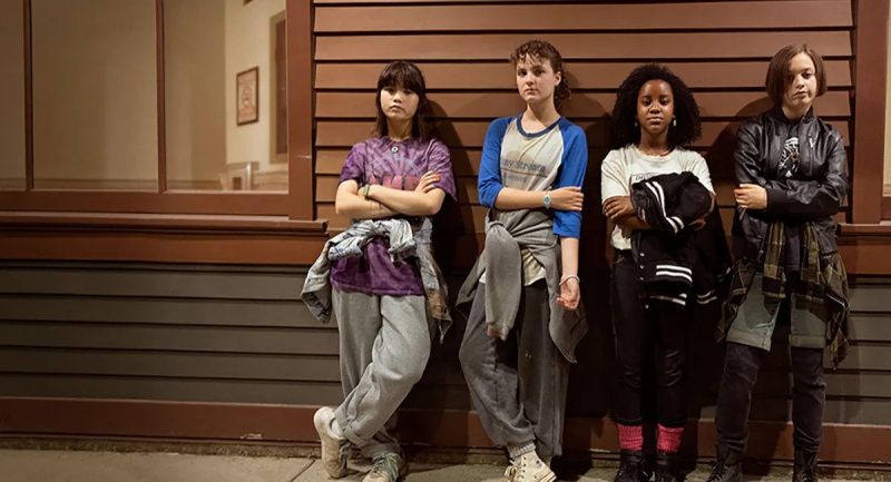 Top 20 seriale Amazon Prime România. Listă cu seriale Amazon 2022 pe care ar trebui să le vezi 1 Imagine cu 4 adolescente
