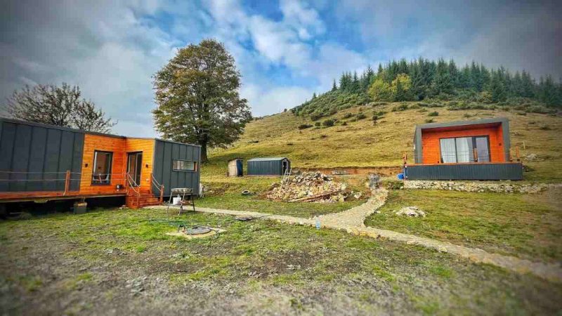 Tiny house în România - Top 7 locații unde merită să te cazezi - vezi care sunt acestea 7 Sycamore Retreat Fundata se află la 25 km de Poiana Brașov