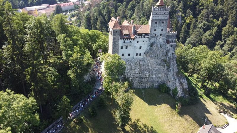 Castelul Bran este unul dintre cele 10 castele din România pe care să le vizitezi.