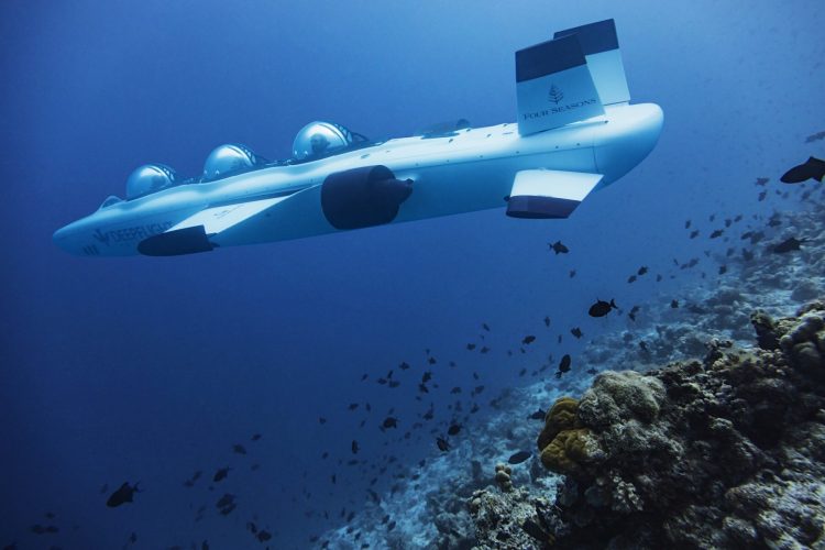 20 de destinații de vis din Maldive 8 Submarin în formă de avion