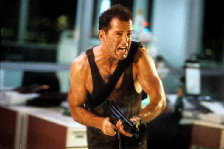 Bruce Willis cu arma în mână