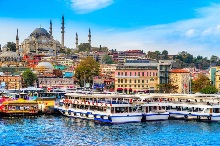 Istanbul este unul dintre cele mai mari orașe ale lumii.