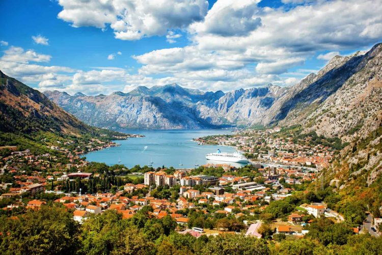Muntenegru se încadrează perfect în categoria cu destinații low cost în Europa.