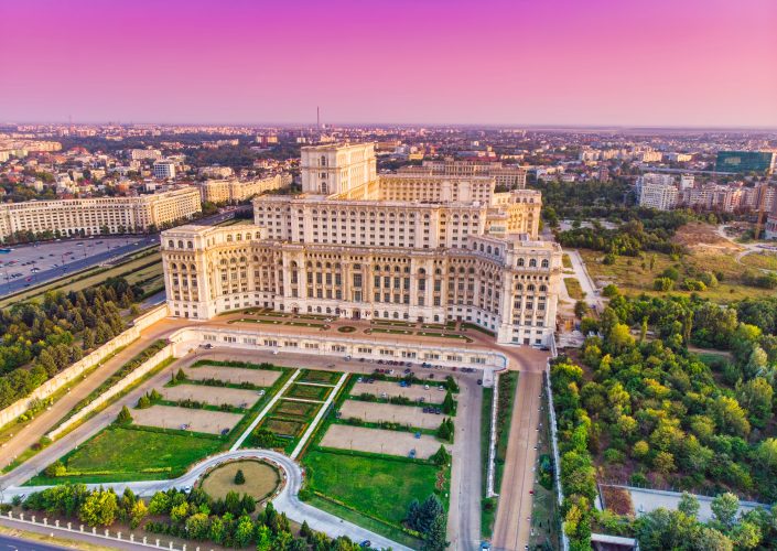 Palatul Parlamentului este unul dintre cele 15 locuri de vizitat în București ce nu trebuie ratate