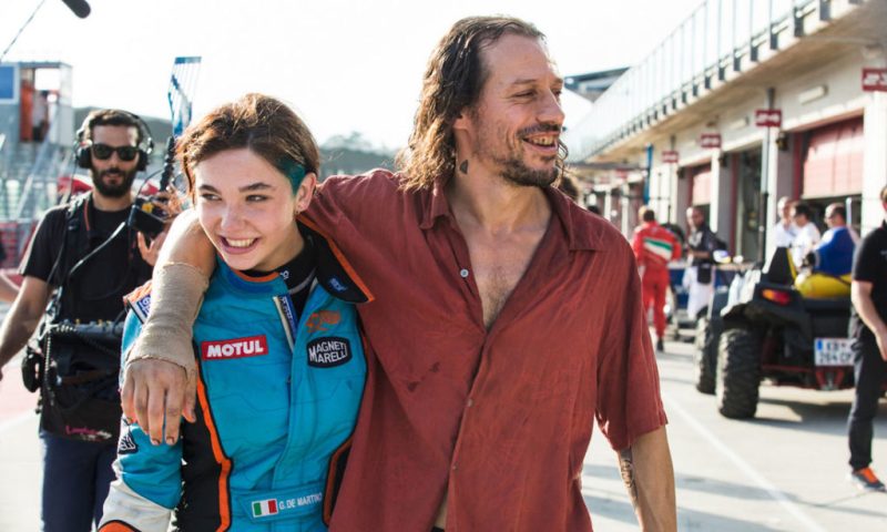 10 filme italiene pe care merită să le (re)vezi 4 Veloce Come Il Vento este o poveste desprinsă din viața reală.