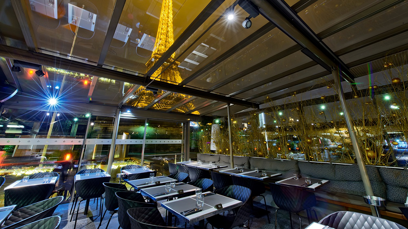 Restaurante de unde poți vedea turnul Eiffel - Le Bistro Parisien.