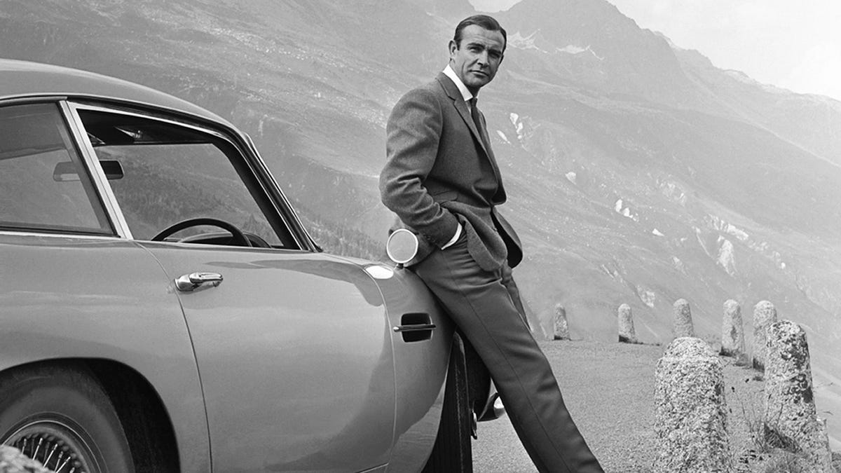 Sean Connery drept Agentul 007
