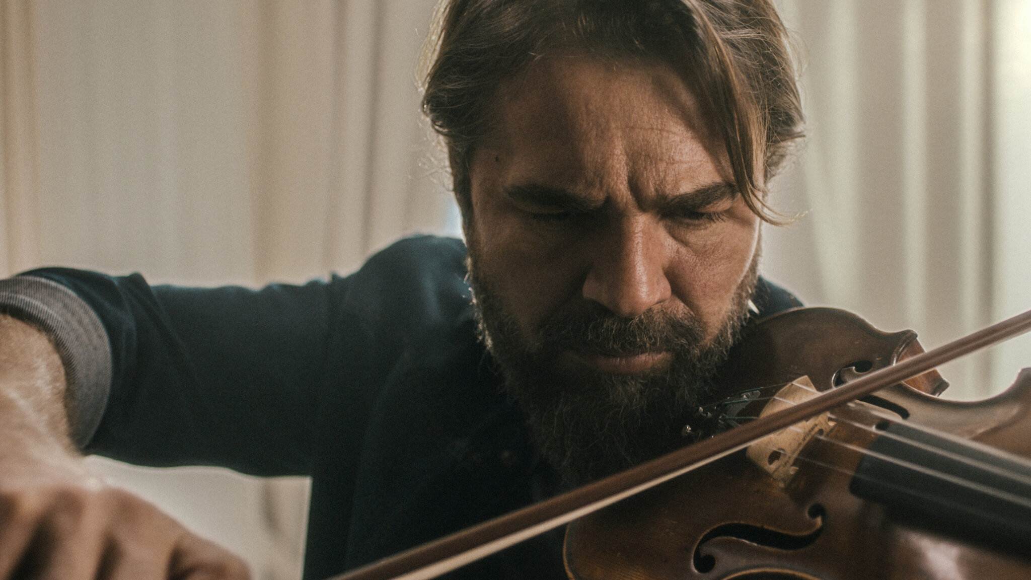 Filme turcești pe Netflix pe care nu vrei să le ratezi 4 Bărbat cântă la vioară