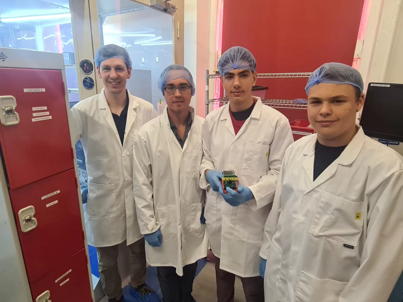 Al doilea satelit românesc construit de elevi urmează să fie lansat în noiembrie Al doilea satelit românesc construit de elevi urmează să fie lansat în noiembrie