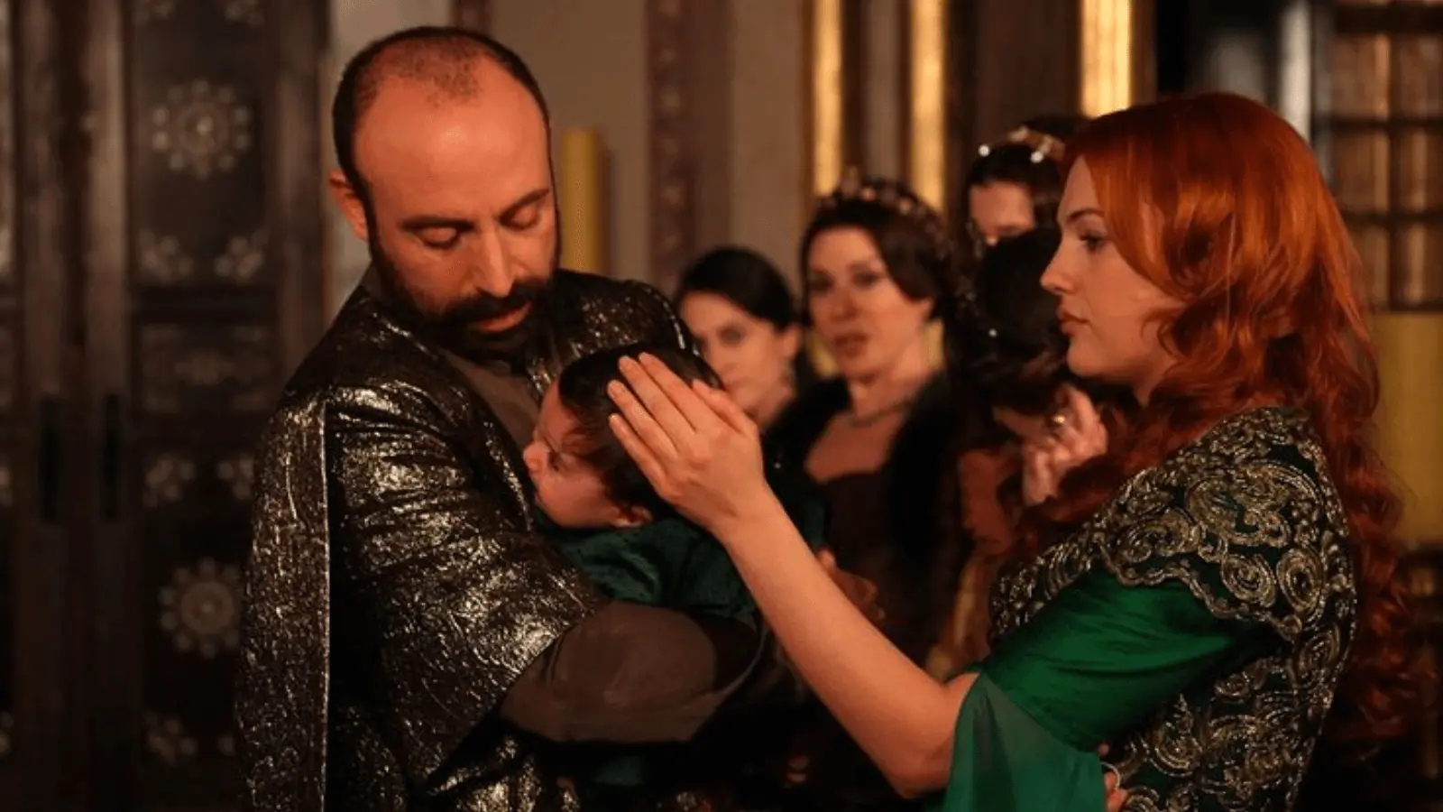 De asemenea, sezonul se axează pe evoluția relației dintre Suleyman și Hürrem, inclusiv momentele de bucurie și tristețe în căsnicia lor.