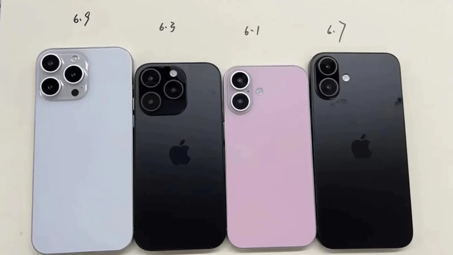 Noul iPhone 16 își va schimba dimensiunile de bază după 5 ani de la ultimele modificări Noul iPhone 16 își va schimba dimensiunile de bază după 5 ani de la ultimele modificări.
