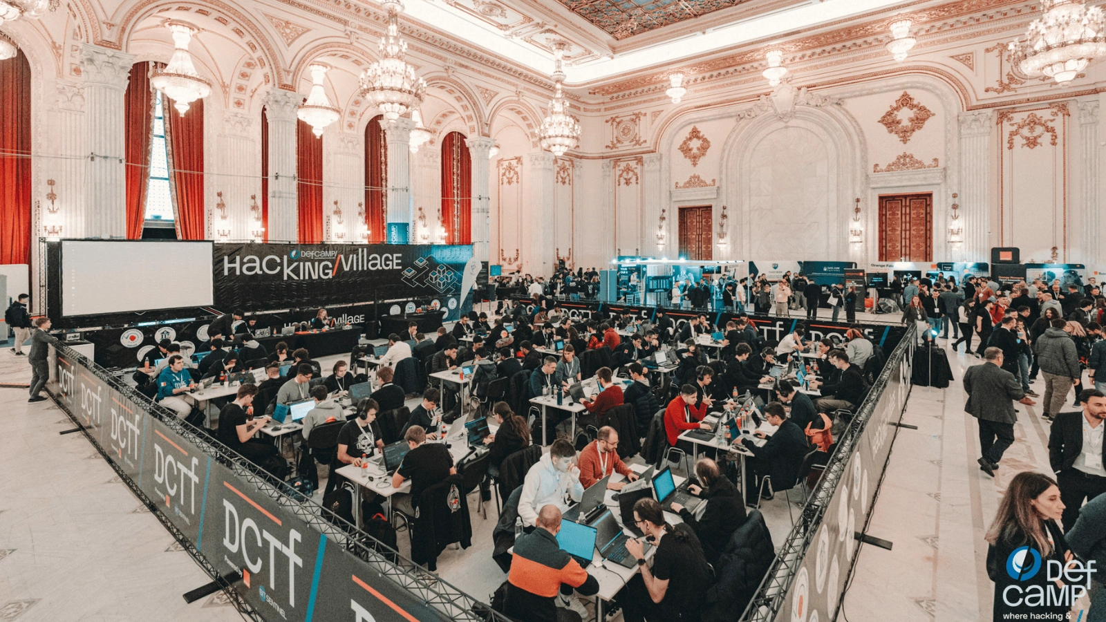 Hacking Village nucleul activitatilor practice al conferintei