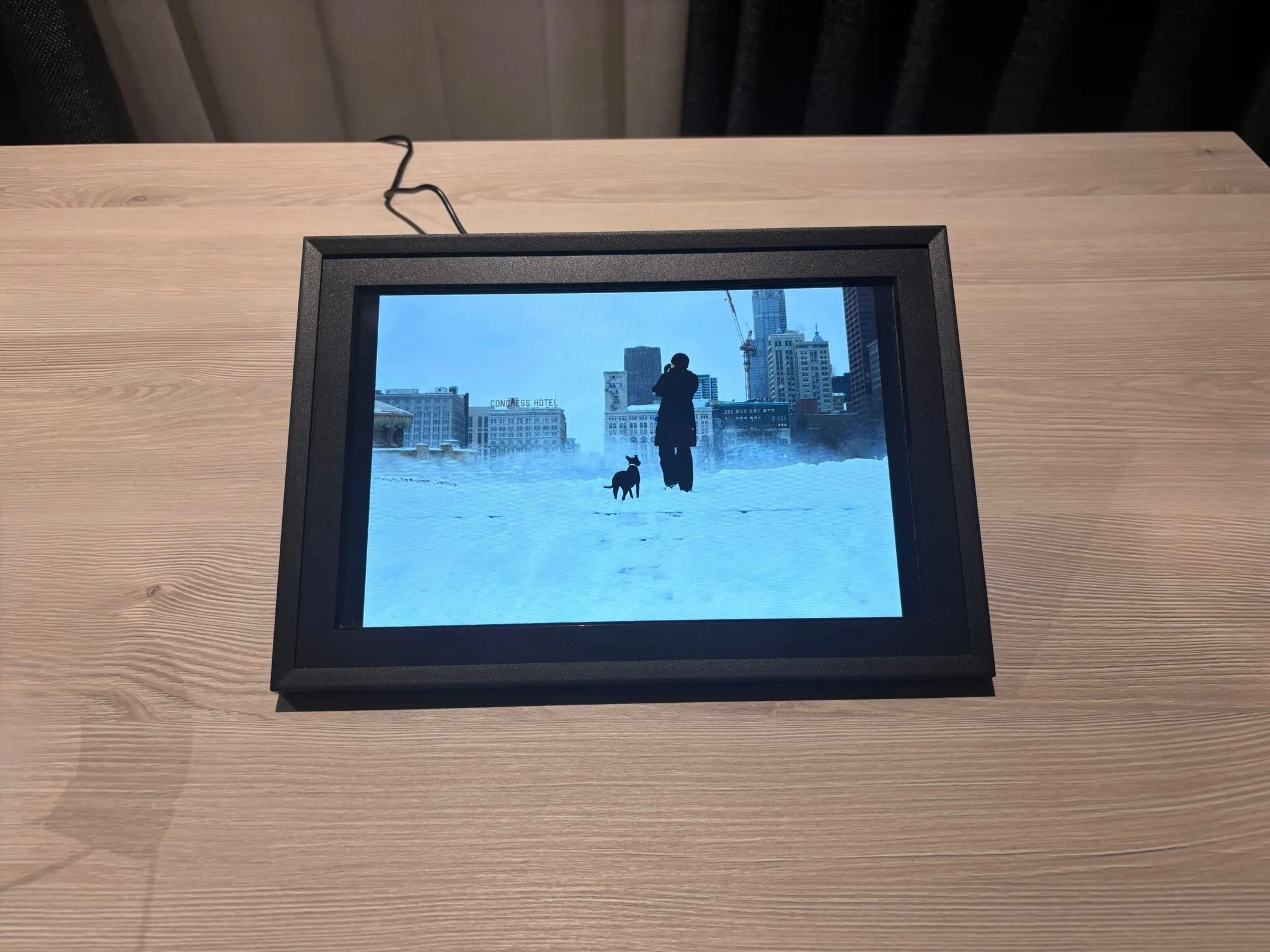 Recenzie Thomson 10″ Smart Photo Frame - Funcții, experiență și utilizare reală 7 Design si constructie 3