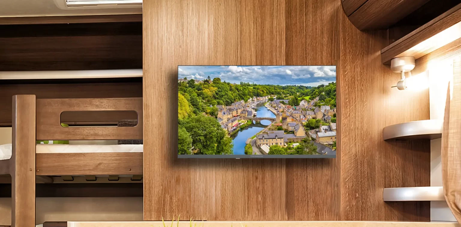 Thomson Google TV QLED XS 12V – Ce poate un televizor QLED conceput pentru mașini, rulote sau bărci?