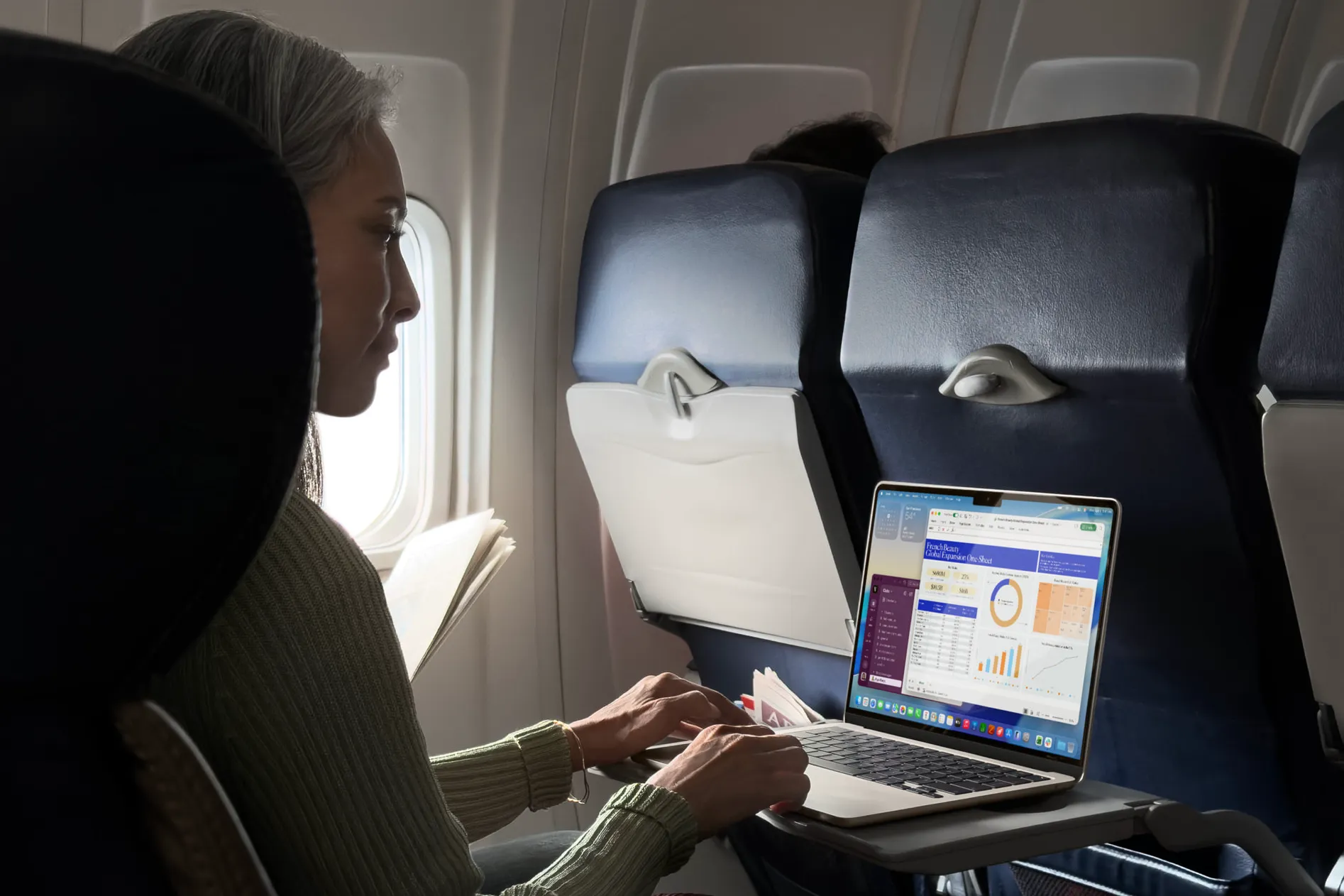 Apple lansează MacBook Air M5: stocare dublă, Wi-Fi 7 și de 4 ori mai rapid la AI 1 Apple lansează MacBook Air M5 stocare dublă, Wi-Fi 7 și de 4 ori mai rapid la AI