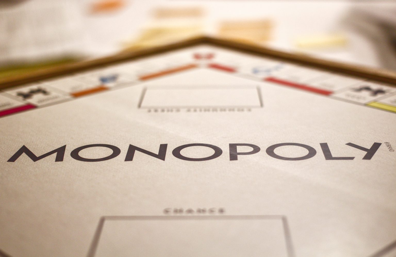 Cine a inventat Monopoly? Istoria controversată a celui mai popular joc de societate