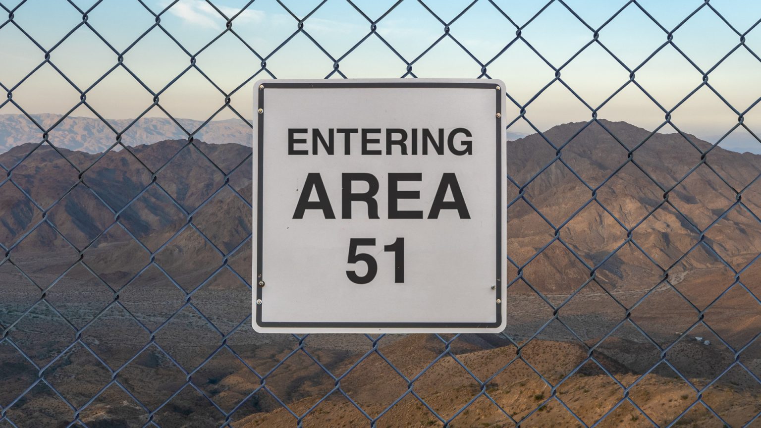 Ce este Area 51 și ce se întâmplă acolo? Mituri și povești care se învârt în jurul acestei locații