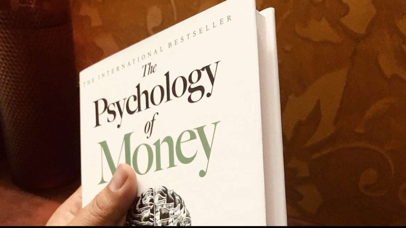 Top 30 cărți educație financiară. Listă cu 30 cărți de educație financiară pe care trebuie să le citești
