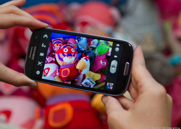 Galaxy S4 va derula paginile urmarind pozitia ochilor – Smart Scroll 35326378