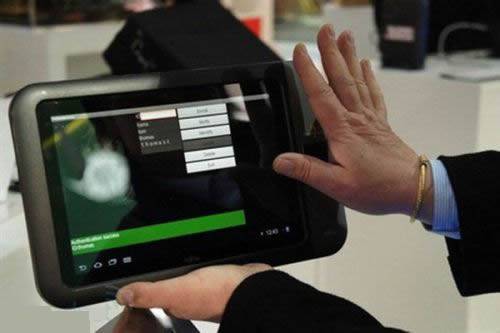 Siguranta inainte de toate – Fujitsu lanseaza tableta care poate recunoaste amprenta digitala a palmei umane Fujitsu handprint recognition tablet