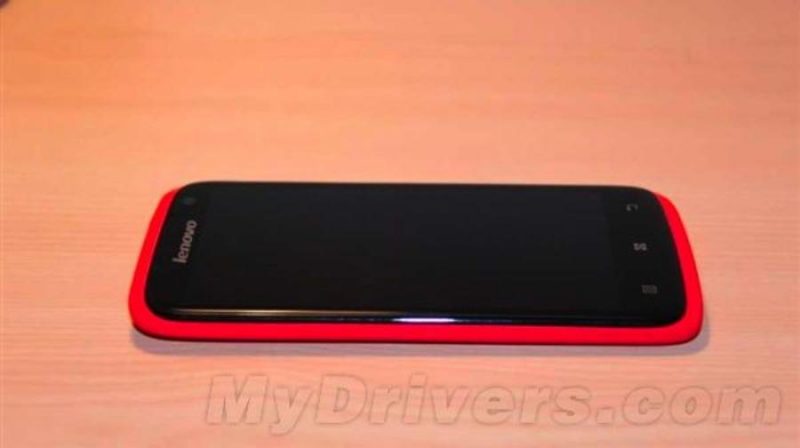 Noile smartphone-uri Lenovo Lenovo S820 900 75