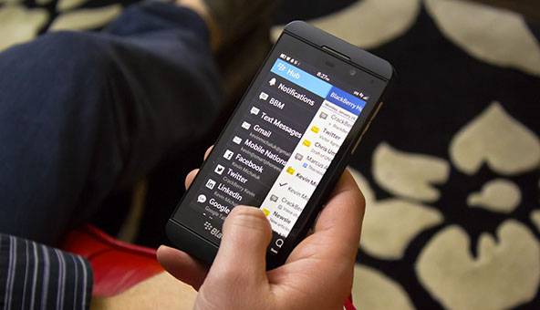 Blackberry Z10 va avea vanzari de peste 800 de mii de unitati blackberry z10