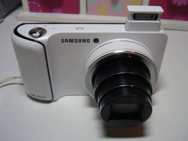 Samsung Galaxy Camera aduce zoom 21x si blit Xenon pe Android galaxycamera06