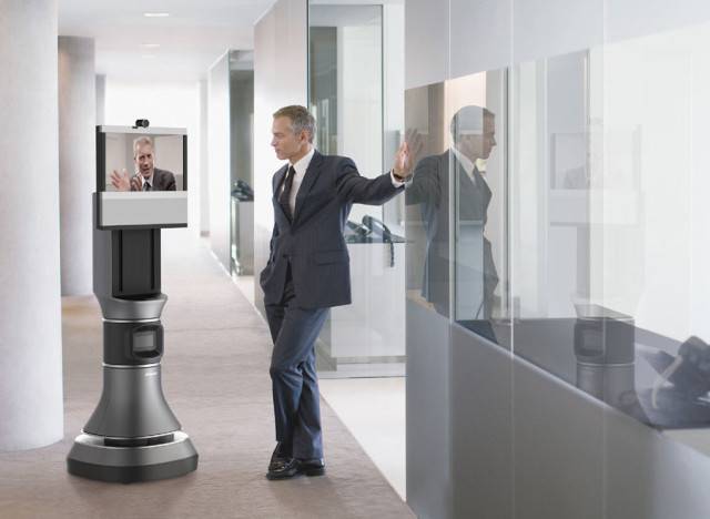 iRobot si Cisco lanseaza robotul de colaborare video Ava 500 irobot Ava 500 Hallway