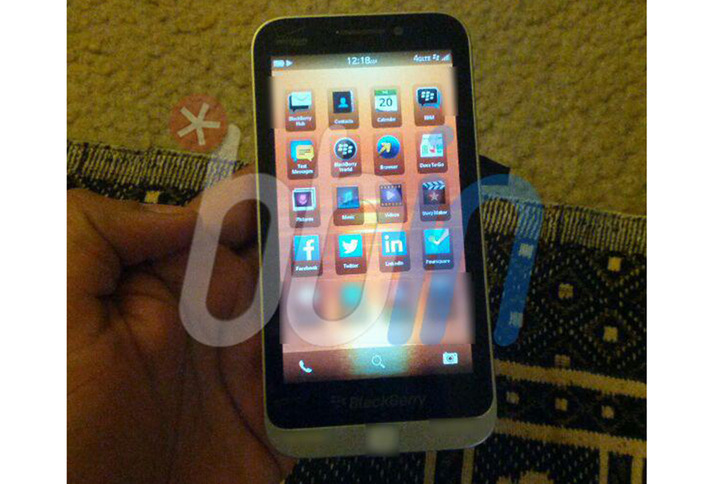 Imagini de presa cu BlackBerry 10 seria C blackberry 10 din sera c