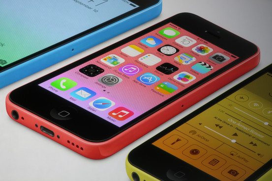 Noul iPhone 5S lansat de Apple recunoaste proprietarul telefonului dupa amprenta digitala iphone s5