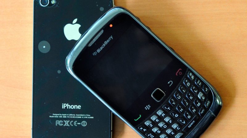 BBM pentru iOS si Android – 5 milioane de descarcari in doar 8 ore BBMiPhone