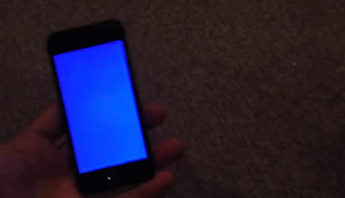 Apple iPhone 5S si iOS 7: probleme majore raportate de utilizatori iPhone5sBlueScreen