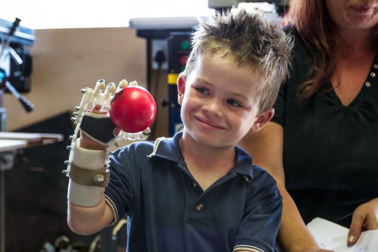 robohand makerbot 3d printed prosthetics 970x0