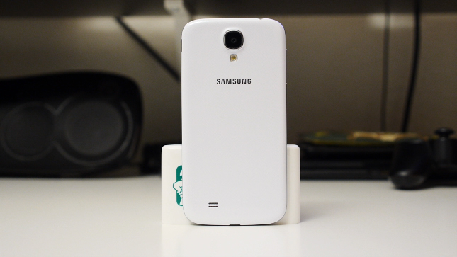 samsung galaxy s4 google play edition aa standing back