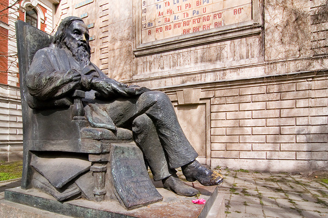 Dimitri Mendeleev prezice noi elemente si la a 180-a aniversare tabelul periodic al elementelor dimitri mendeleev