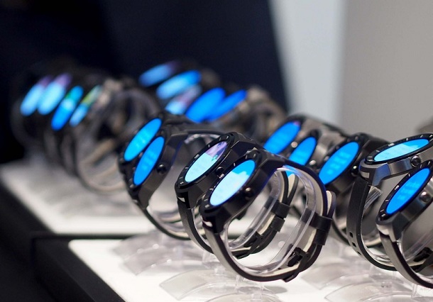LG G Watch R va ajunge pe piata pe in luna Octombrie lg g watch r bunches right 0