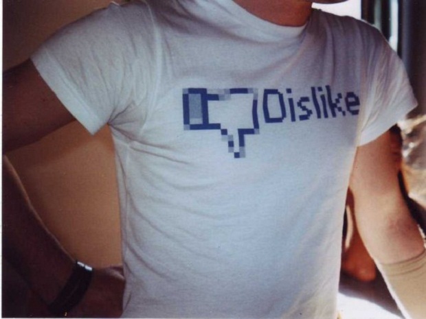 Facebook se gandeste sa adauge butonul ‘Dislike’ facebook dislike