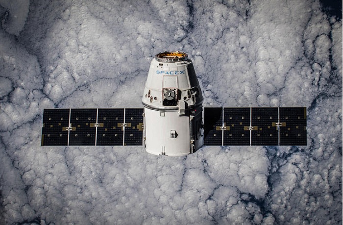 Elon Musk de la SpaceX vrea sa duca internetul in spatiu Naveta SpaceX